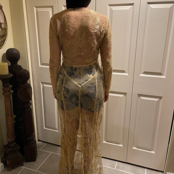 Gorgeous Vintage Tom and Linda Platt Metallic Gold Lace Gown for Saks Fifth Ave - Picture 10 of 16